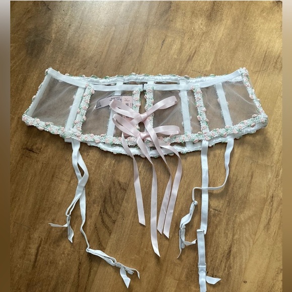 VICTORIA SECRET Dream Angels Secret Garden Floral Garter Belt White Medium/large - Picture 4 of 6